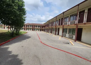 HomeTown Inn and Suites hotel thumbnail 6