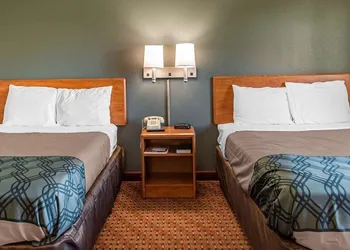 Travelers Lodge & Suites hotel thumbnail 2