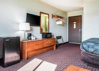 Travelers Lodge & Suites hotel thumbnail 3