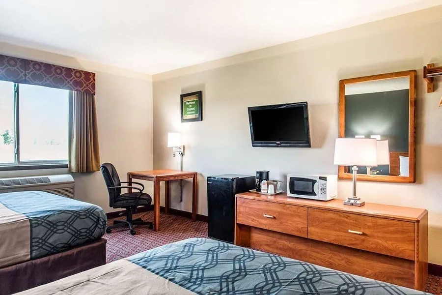 Travelers Lodge & Suites hotel detail image 6