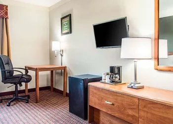 Travelers Lodge & Suites hotel thumbnail 7