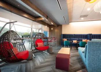 Tru by Hilton Asheville Blue Ridge Parkway hotel thumbnail 3