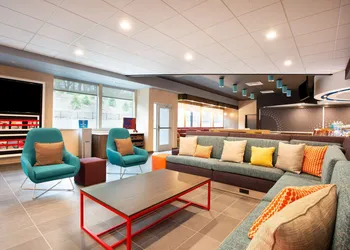 Tru by Hilton Asheville Blue Ridge Parkway hotel thumbnail 4