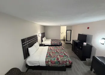 Sunset Inn hotel thumbnail 3