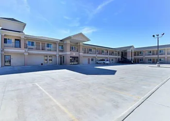 Western Inn & Suites hotel thumbnail 6