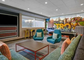 Tru by Hilton Troy Detroit hotel thumbnail 3