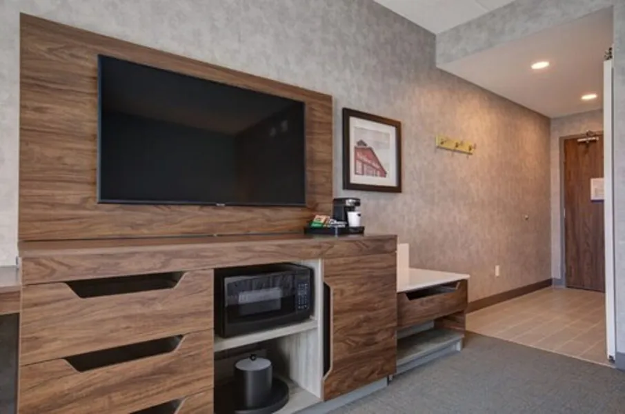 Hampton Inn & Suites by Hilton Waterloo St. Jacobs hotel detail image 6