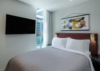 Atwell Suites Miami Brickell by IHG hotel thumbnail 6