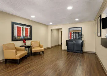 Suburban Studios Houston North I-45 hotel thumbnail 4