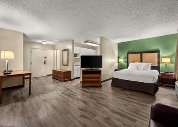 Suburban Studios Houston North I-45 hotel thumbnail 7