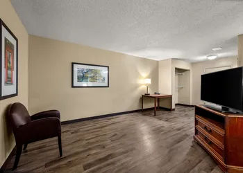 Suburban Studios Houston North I-45 hotel thumbnail 8