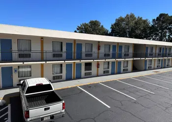 Lanett Inn hotel thumbnail 6
