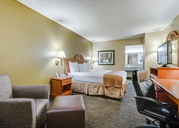 Quality Inn & Suites Dallas - Cityplace hotel thumbnail 5