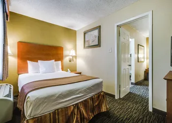 Quality Inn & Suites Dallas - Cityplace hotel thumbnail 6