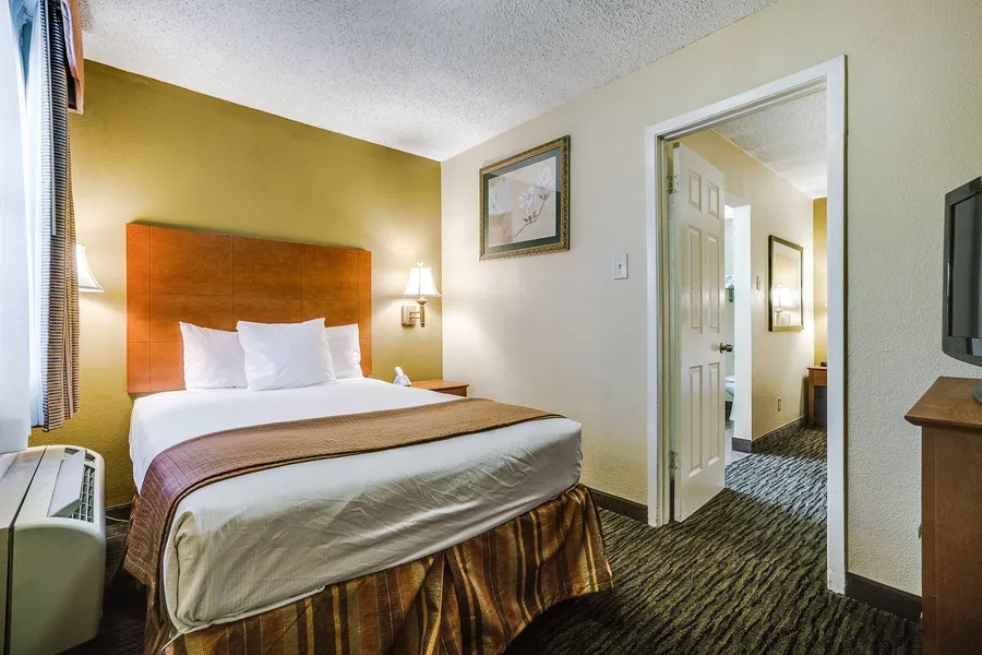 Quality Inn & Suites Dallas - Cityplace hotel detail image 6