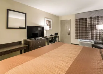 Quality Inn & Suites Dallas - Cityplace hotel thumbnail 7