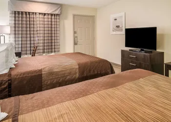 Quality Inn & Suites Dallas - Cityplace hotel thumbnail 8
