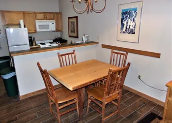 Arapahoe Lodge 1 Bed 1 Bath B hotel thumbnail 6