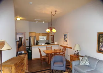 Arapahoe Lodge 1 Bed 1 Bath B hotel thumbnail 8