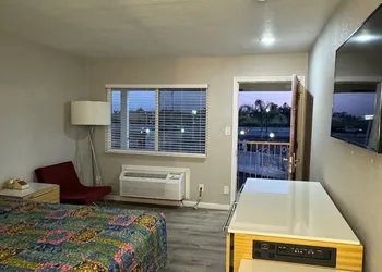 Pacific Express Inn hotel thumbnail 7