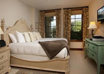 Ritz Carlton Vail #112 2 Bedroom Condo by RedAwning hotel thumbnail 3