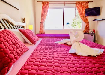 Room-executive Comfort Room With Swimmin hotel thumbnail 8