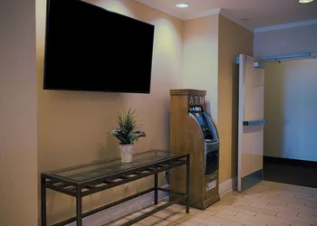 Wyndham Garden New Orleans Airport hotel thumbnail 2