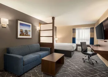 Microtel Inn & Suites by Wyndham Aurora hotel thumbnail 4
