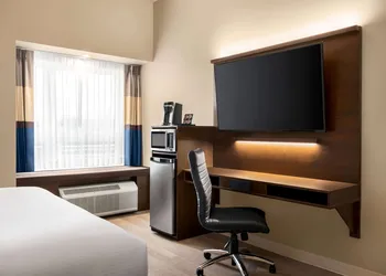 Microtel Inn & Suites by Wyndham Aurora hotel thumbnail 7