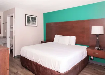 Rodeway Inn hotel thumbnail 4