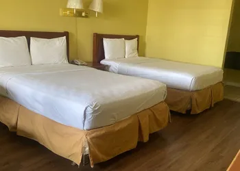Evergreen Plaza Inn hotel thumbnail 5