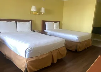 Evergreen Plaza Inn hotel thumbnail 6