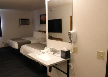Can Am Inn hotel thumbnail 5