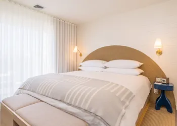 The Shoals Suites and Slips hotel thumbnail 4