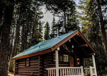 Storm Mountain Lodge Cabins & Dining hotel thumbnail 4