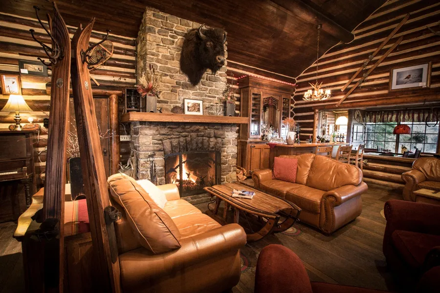 Storm Mountain Lodge Cabins & Dining hotel detail image 6