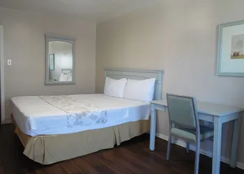 Elsinore Hot Springs & Lodge hotel thumbnail 5