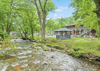 The Valley Inn hotel thumbnail 8