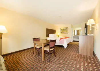 Days Inn by Wyndham Atmore hotel thumbnail 5