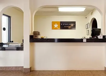Days Inn by Wyndham Atmore hotel thumbnail 2