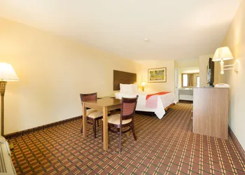 Days Inn by Wyndham Atmore hotel thumbnail 5