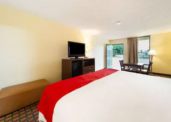 Days Inn by Wyndham Atmore hotel thumbnail 8