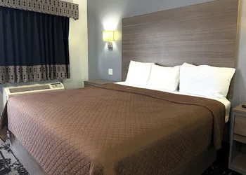 Hotel Royale IAH Airport North Houston I-45 hotel thumbnail 4