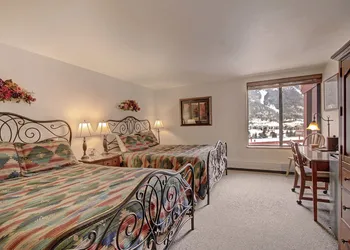 VS645H Village Square 1Br 1Ba Hotel Room hotel thumbnail 2