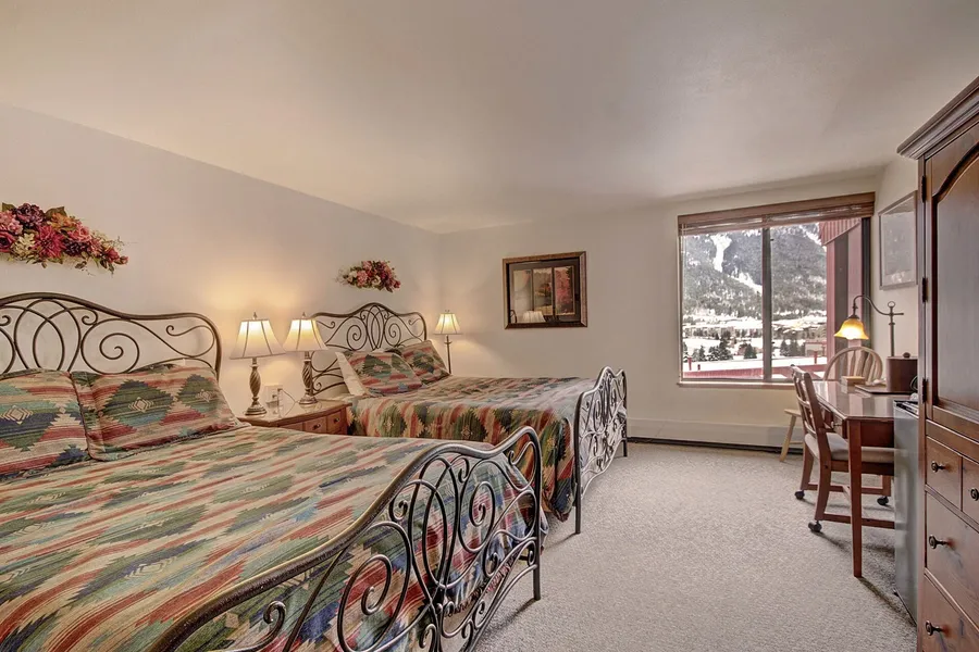 VS645H Village Square 1Br 1Ba Hotel Room hotel detail image 2