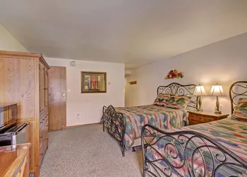 VS645H Village Square 1Br 1Ba Hotel Room hotel thumbnail 3