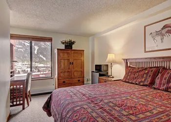 VS641H Village Square 1Br 1Ba Hotel Room hotel thumbnail 2