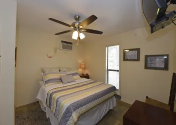 Shiner Country Inn hotel thumbnail 4