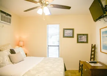 Shiner Country Inn hotel thumbnail 8