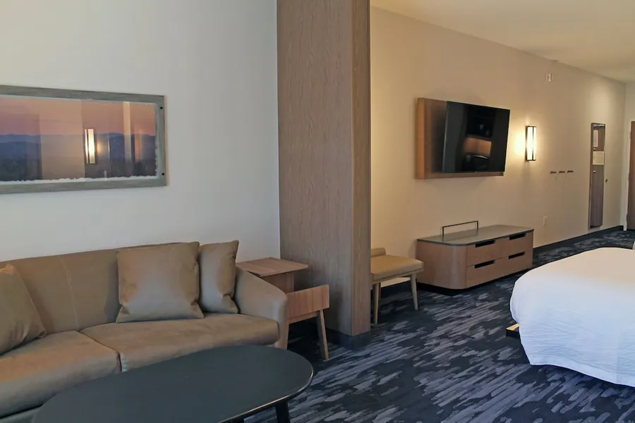 Fairfield Inn & Suites by Marriott St. Louis South hotel detail image 6